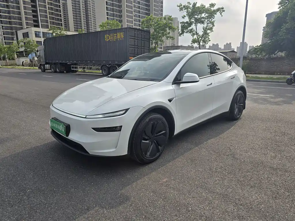 Tesla Model Y 2025