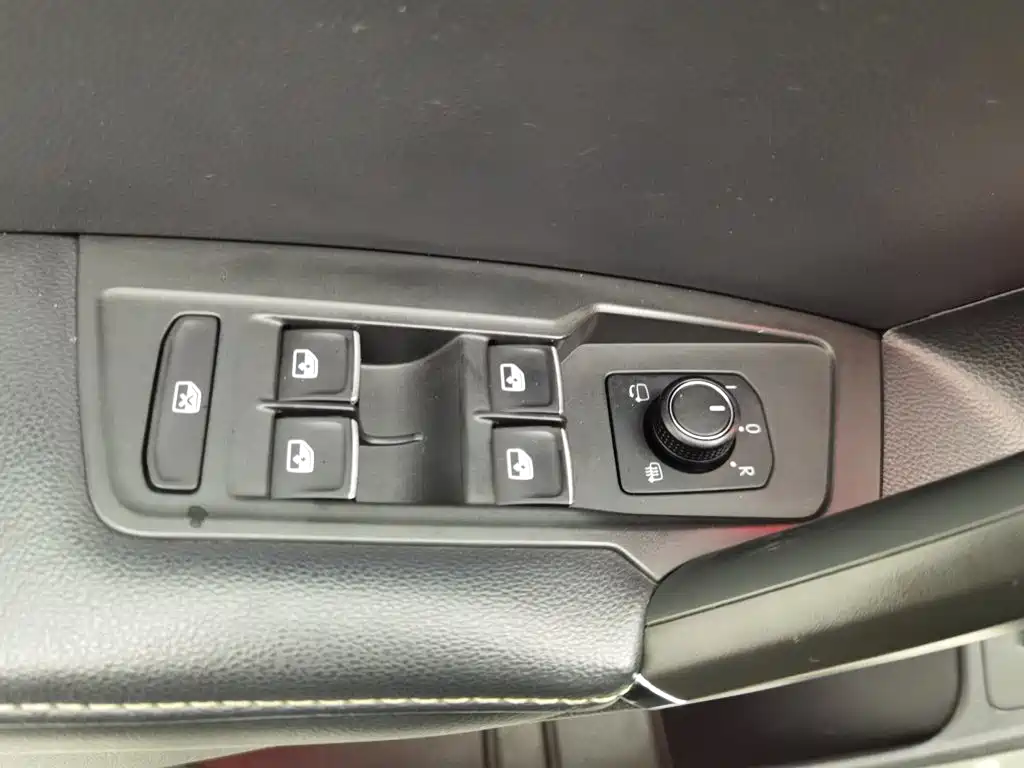 Volkswagen Tiguan L — миниатюра 9