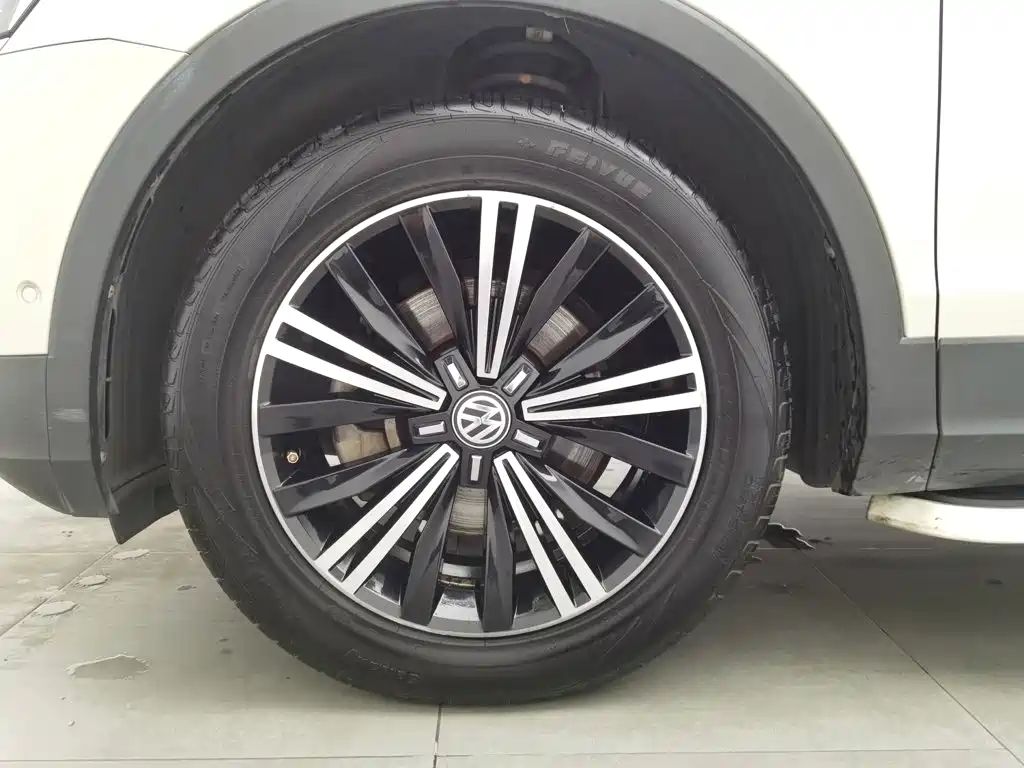 Volkswagen Tiguan L — миниатюра 17