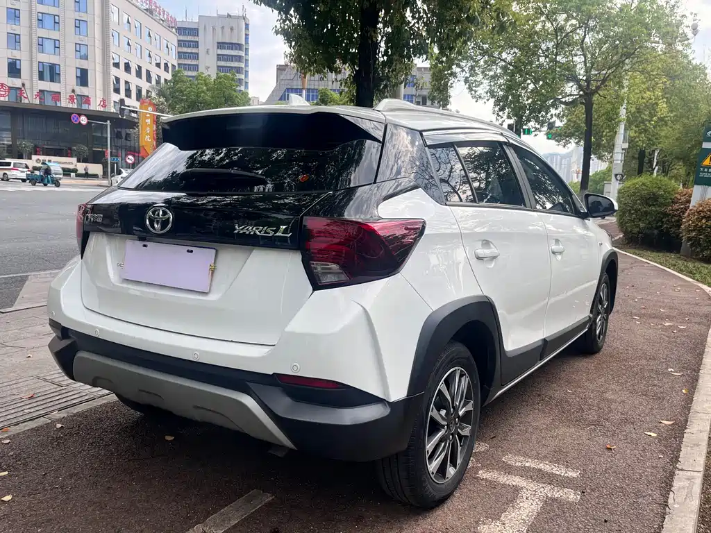 Toyota Yaris L — миниатюра 11