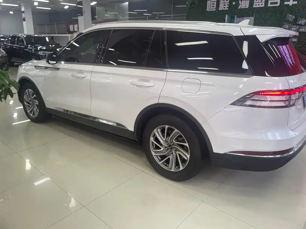 Lincoln Aviator — миниатюра 7