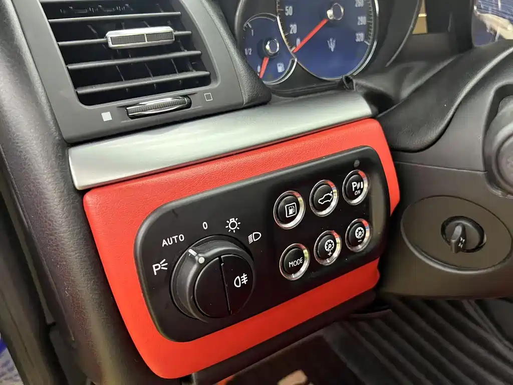 Maserati GranTurismo — миниатюра 10