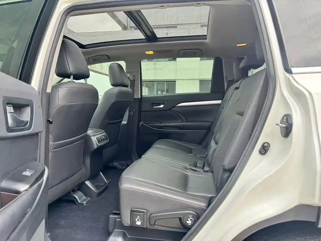 Toyota Highlander 2017 2.0T Luxury 7 мест