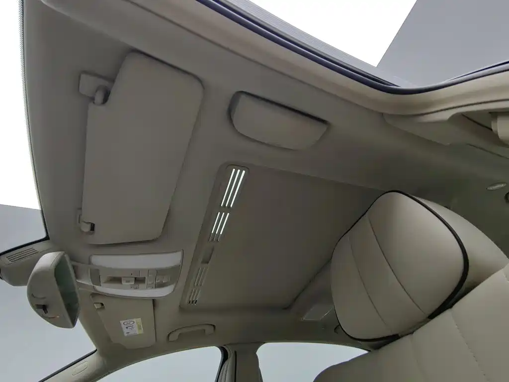 Mercedes-Benz E-Class — миниатюра 14