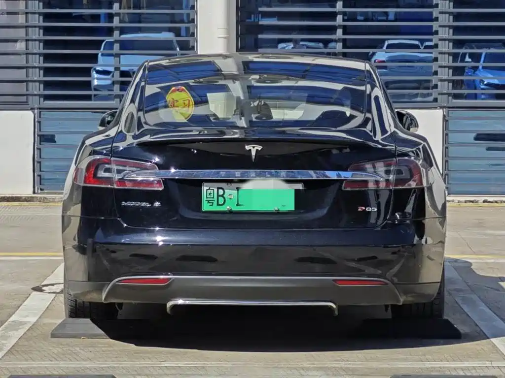 Tesla Model S — миниатюра 4