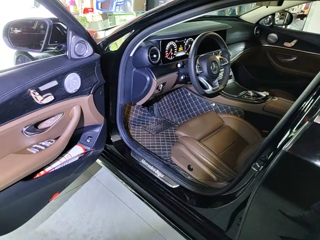 Mercedes-Benz E-Class — миниатюра 12