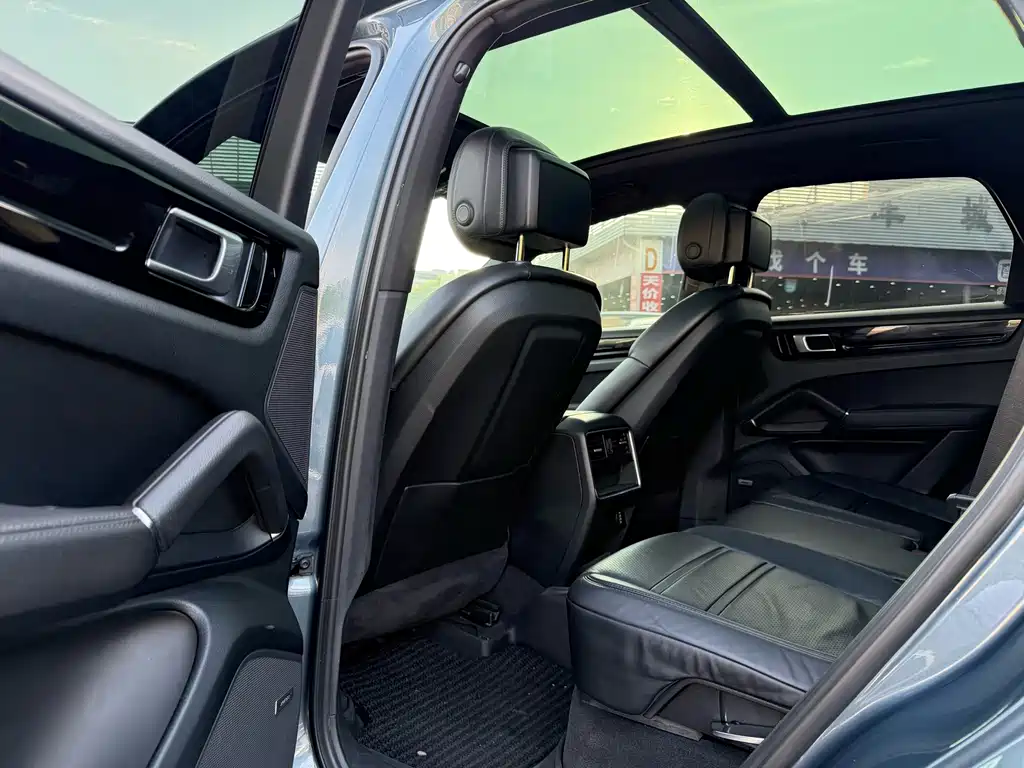 Porsche Cayenne — миниатюра 5