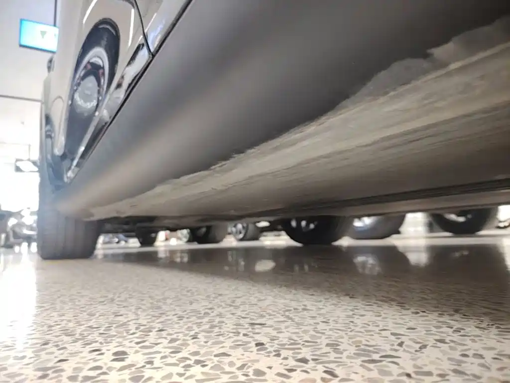 Tesla Model Y — миниатюра 22