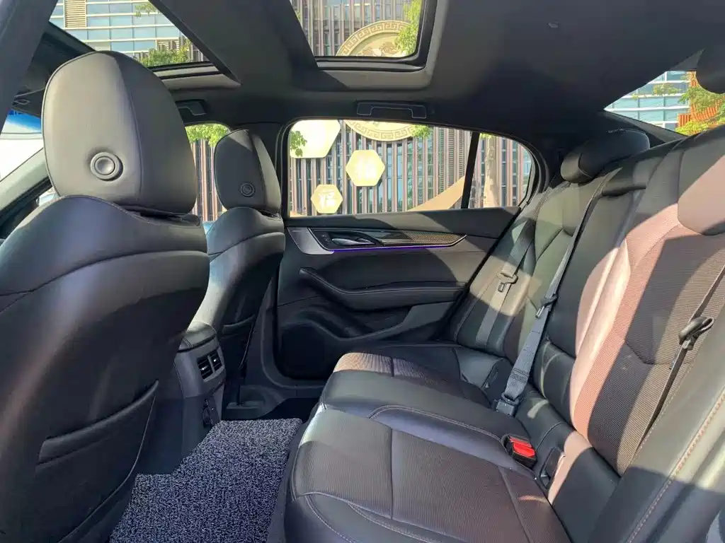 Cadillac CT5 — миниатюра 6
