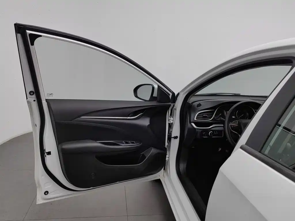 Buick Excelle — миниатюра 8