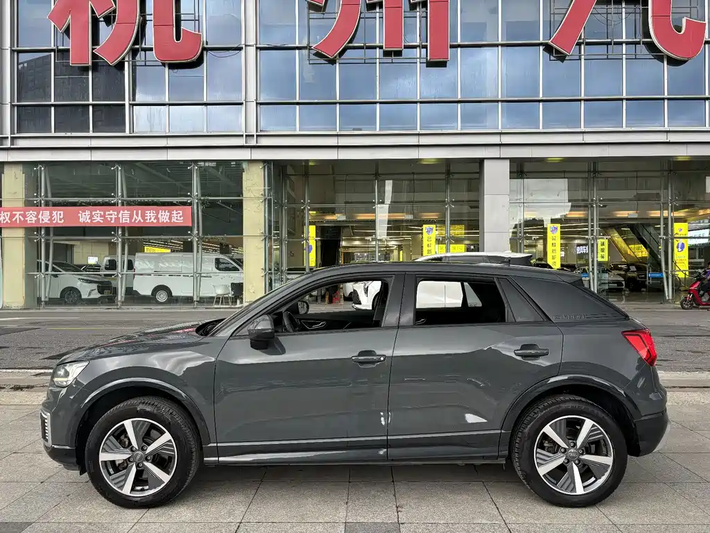 Audi Q2L e-tron — миниатюра 5