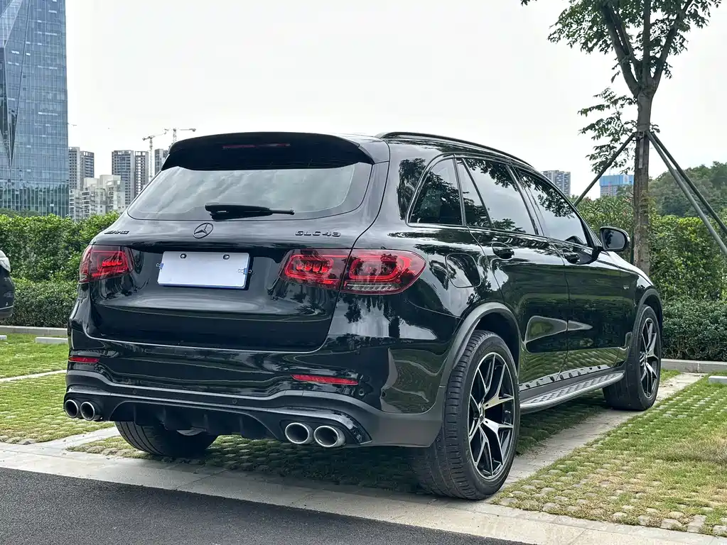 MERCEDES-BENZ GLC AMG