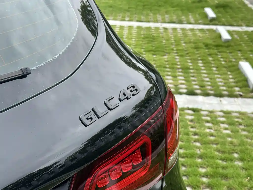 MERCEDES-BENZ GLC AMG