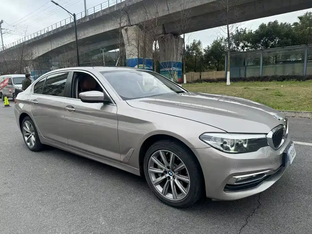 BMW 5 SERIES