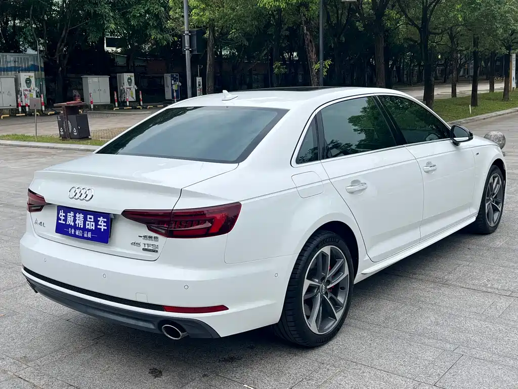 Audi A4L 2018 30 45 TFSI quattro Sport