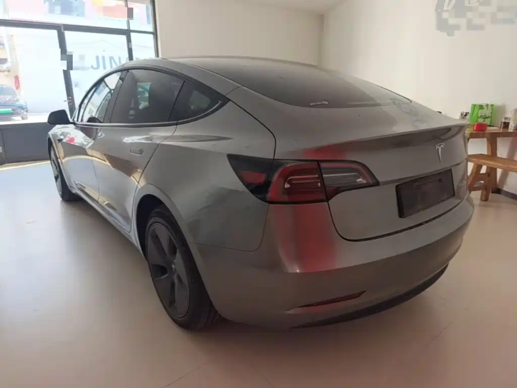 Tesla Model 3 — миниатюра 5