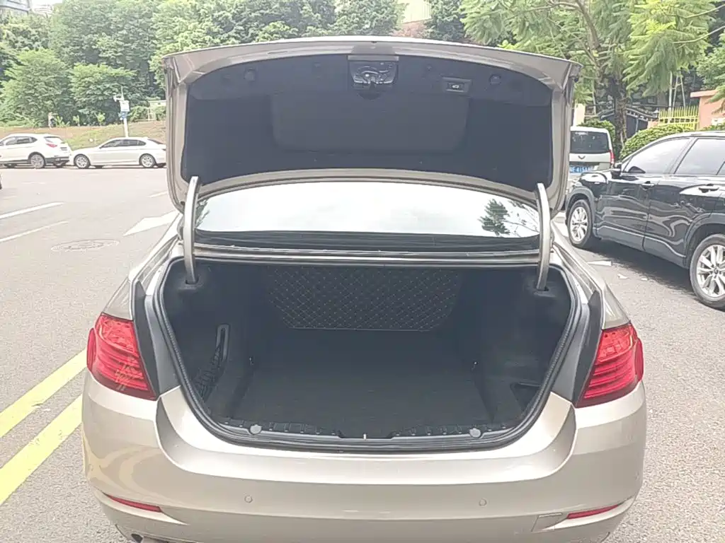 BMW 5 Series — миниатюра 19