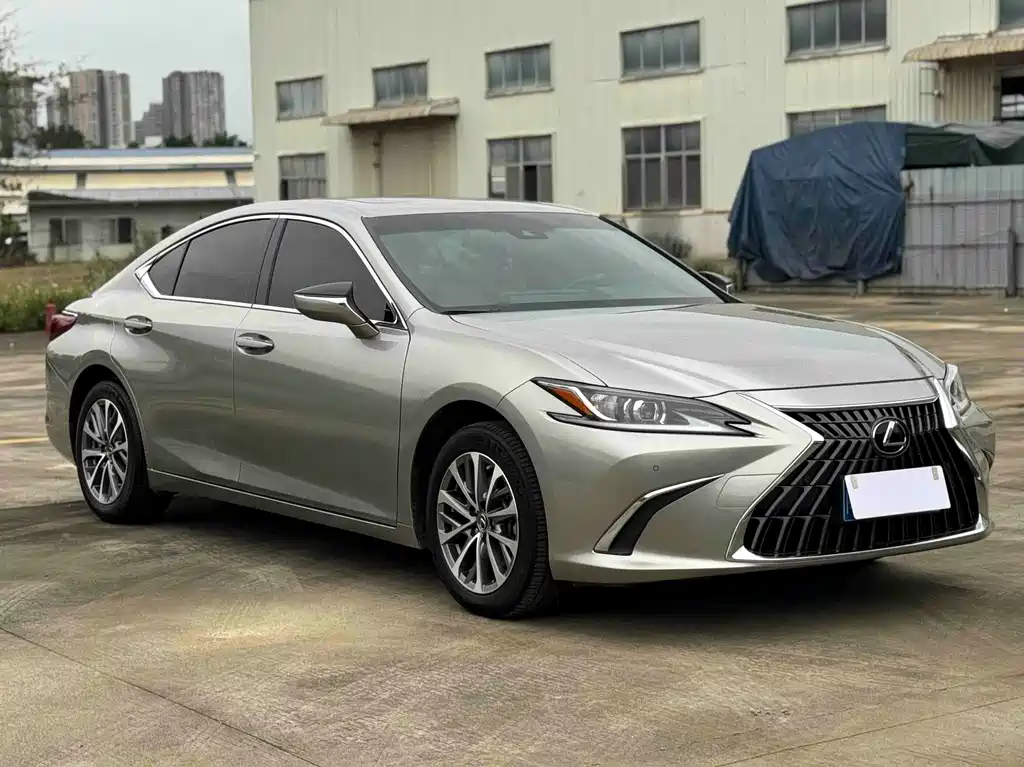 Lexus ES 2023