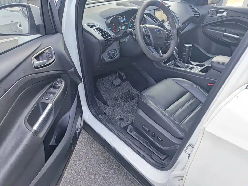 Ford Kuga — миниатюра 23