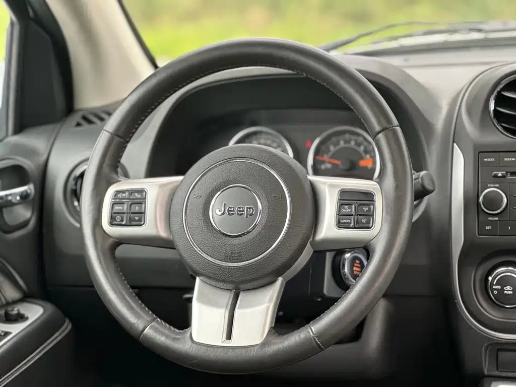 Jeep Compass (Import) — миниатюра 40