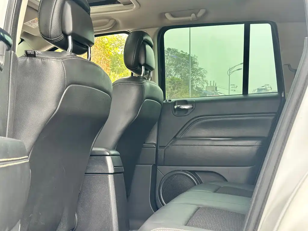 Jeep Compass (Import) — миниатюра 33