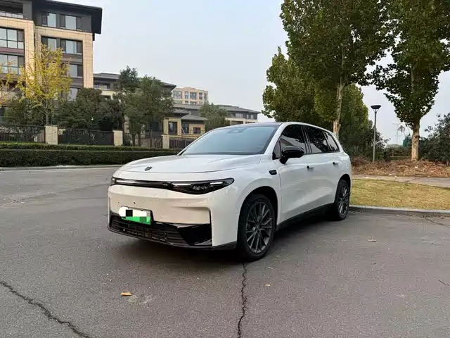 ZERO-RUNNING CAR ZERO RUN C10 2025