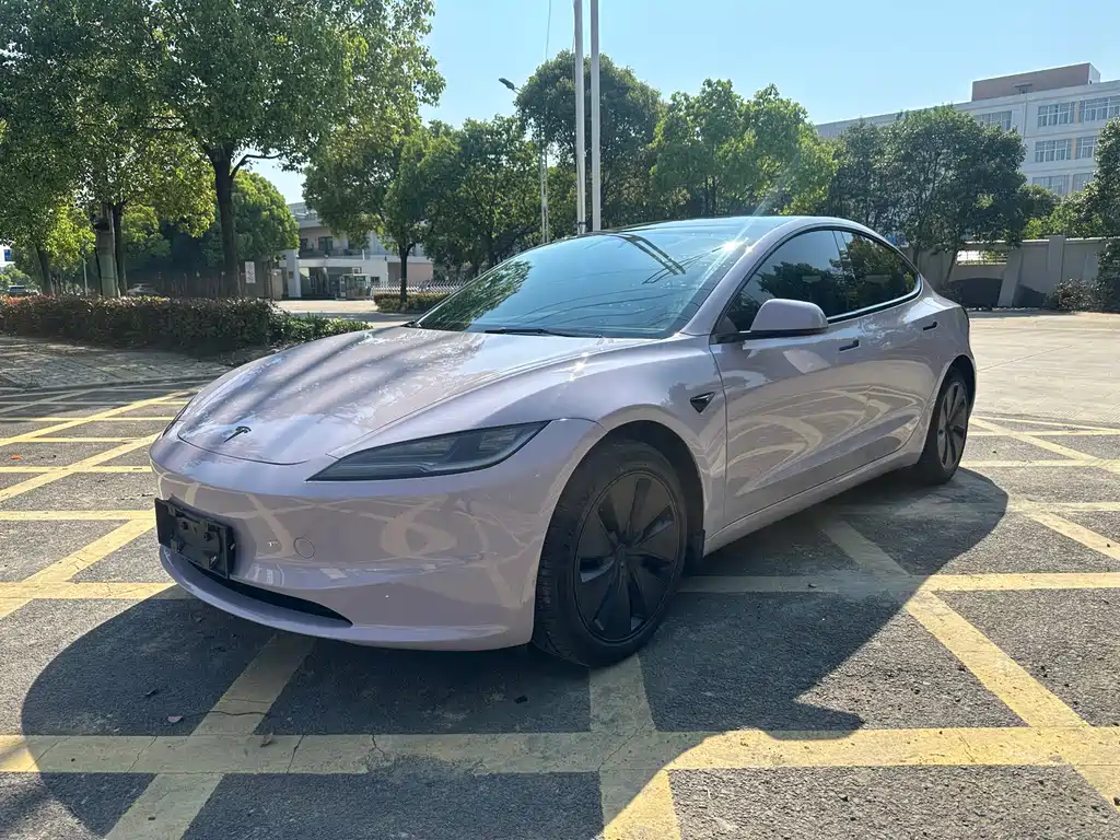 Tesla Model 3 2024