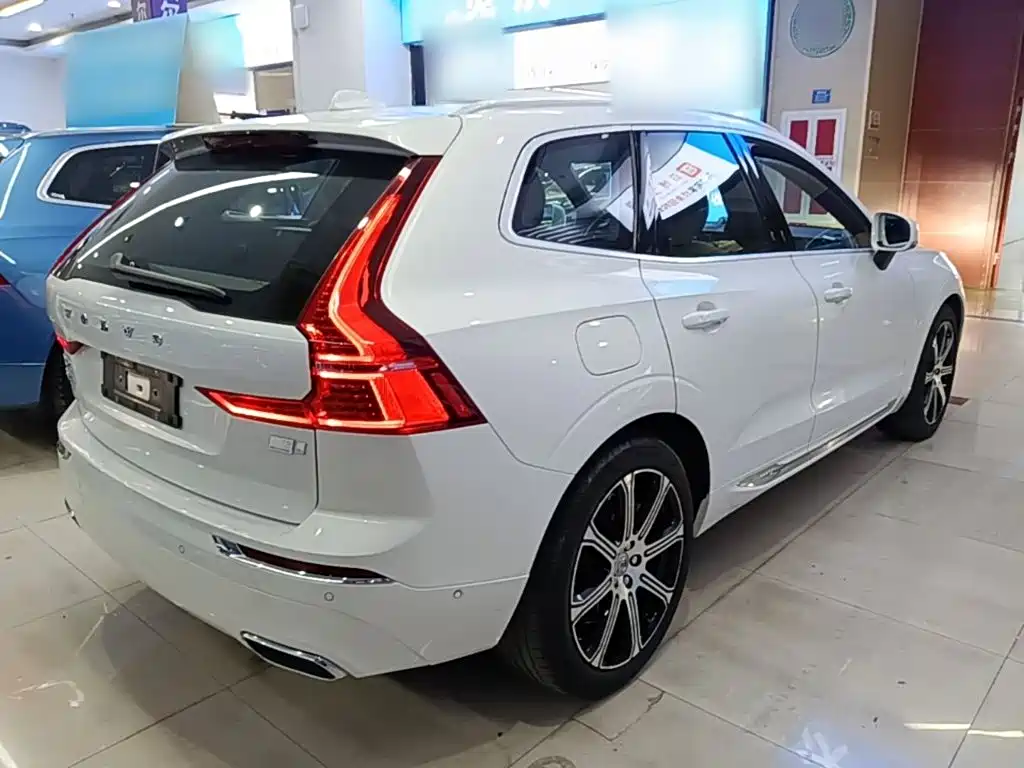 Volvo XC60 PHEV — миниатюра 7
