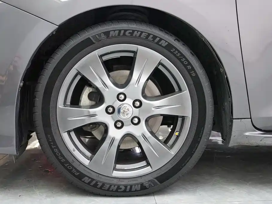 Toyota Sienna — миниатюра 5