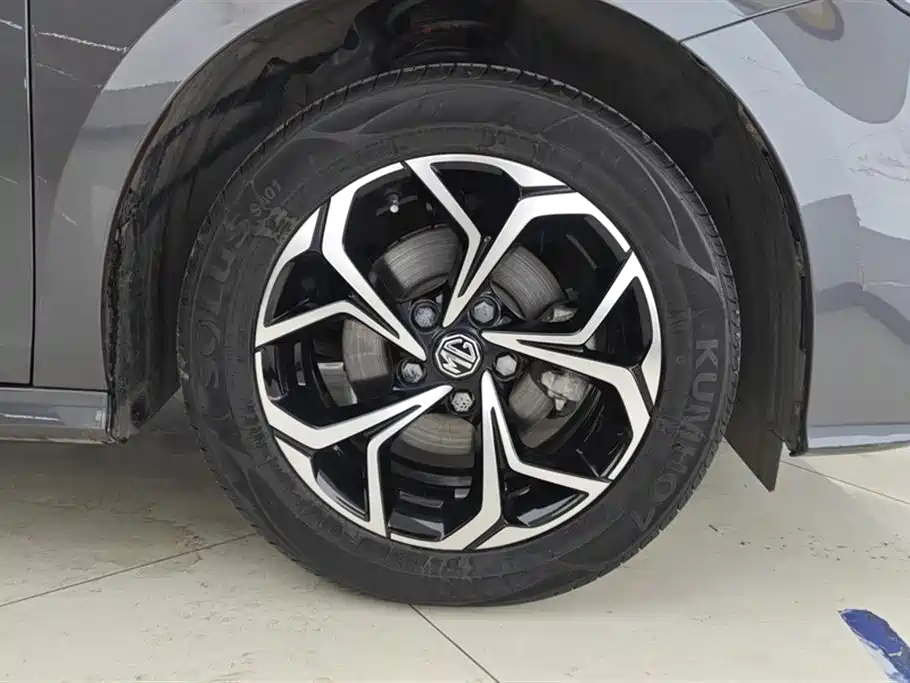 MG 5 2023 180DVVT CVT Luxury