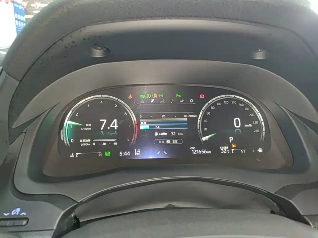 Toyota Camry — миниатюра 12