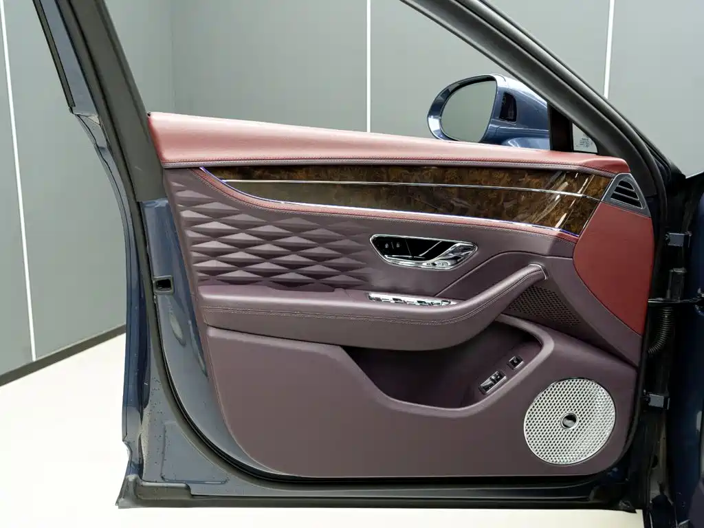 Bentley Flying Spur — миниатюра 8