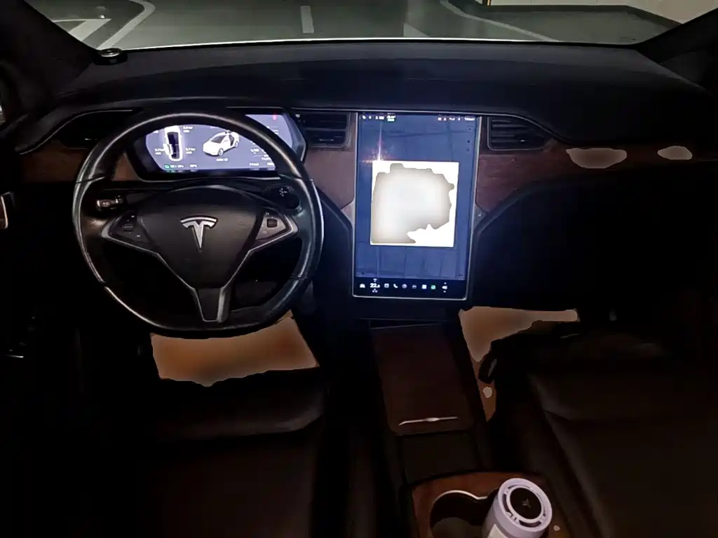 Tesla Model X — миниатюра 10