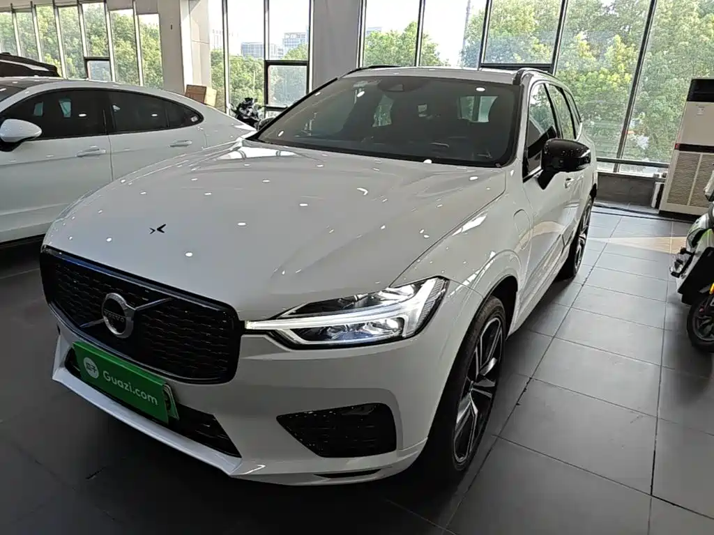 Volvo XC60 PHEV — миниатюра 2