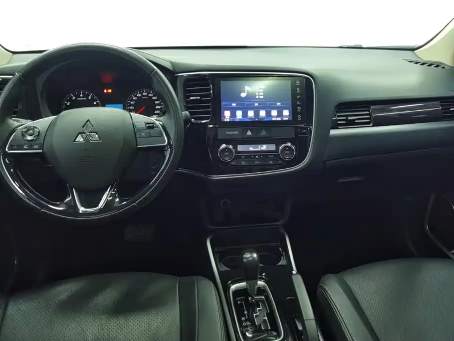 Mitsubishi Outlander — миниатюра 12