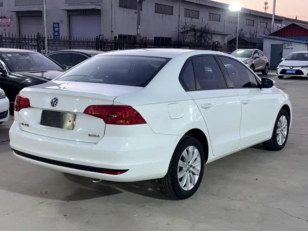 VOLKSWAGEN BORA