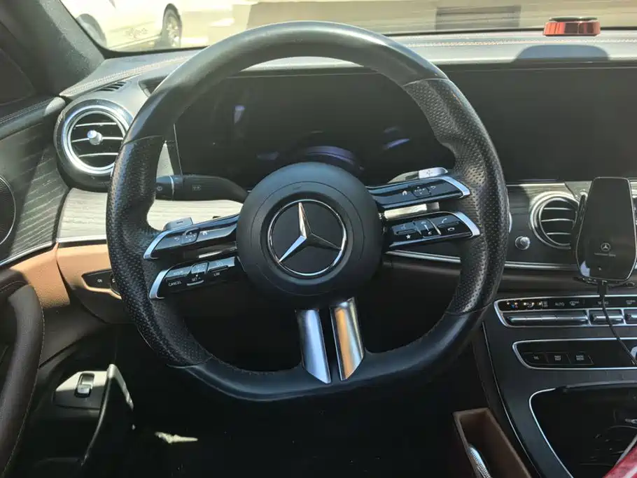 Mercedes-Benz E-Class — миниатюра 15