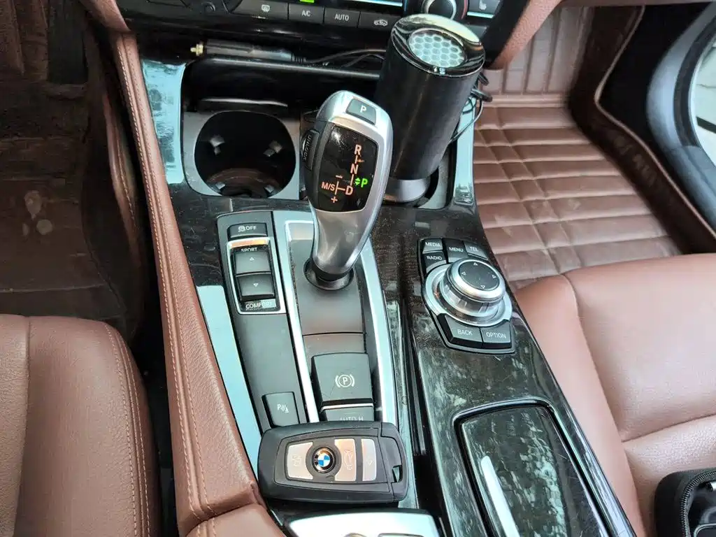 BMW 5 Series — миниатюра 11
