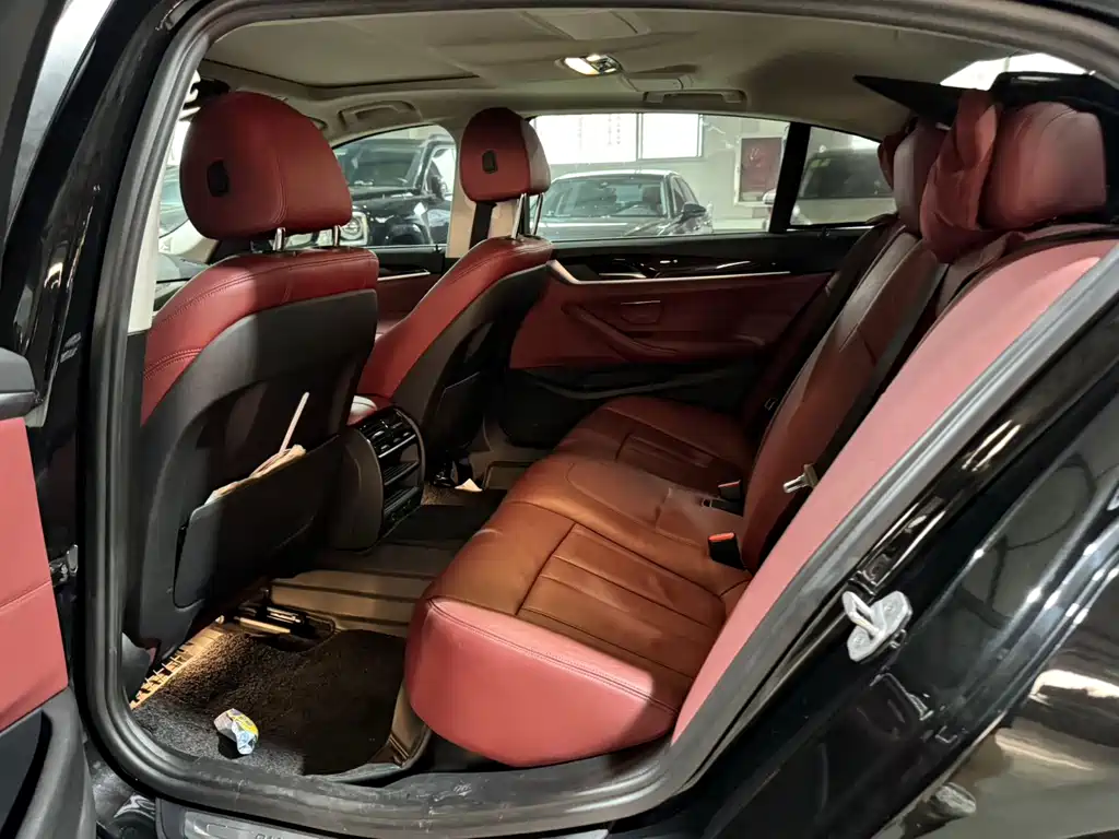 BMW 5 Series — миниатюра 6