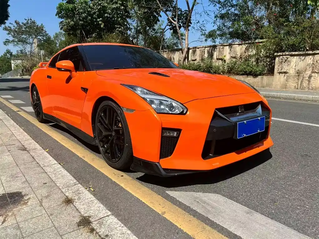NISSAN GT R