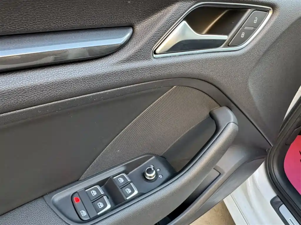 AUDI  A3