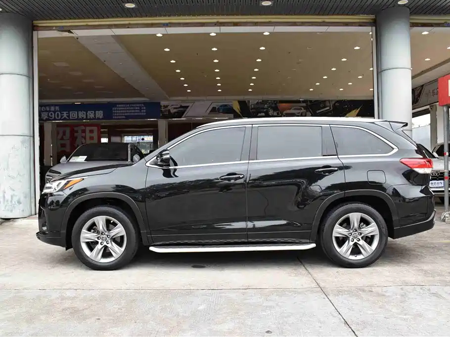 TOYOTA HIGHLANDER