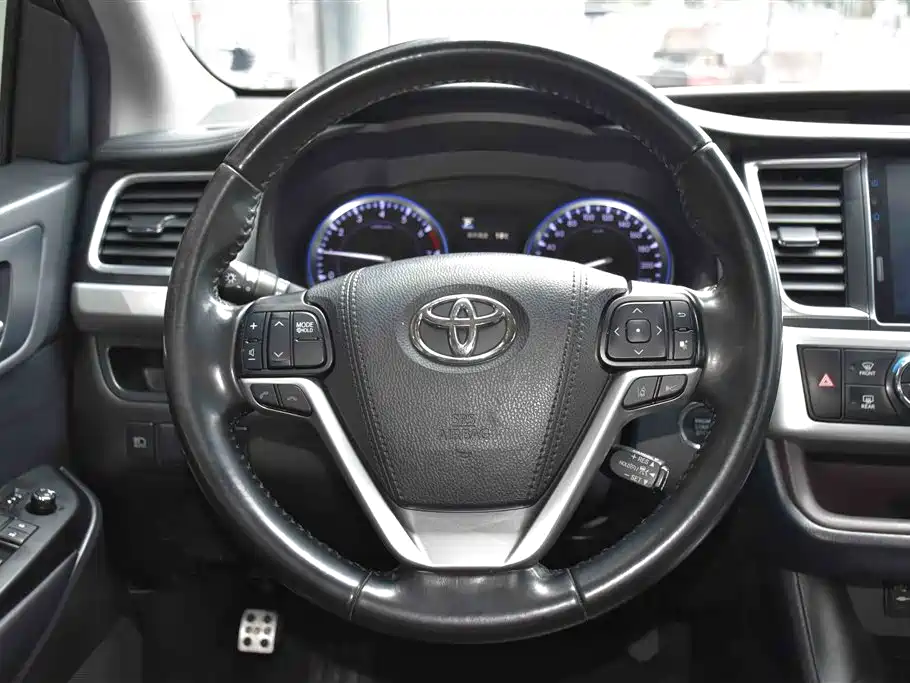 TOYOTA HIGHLANDER