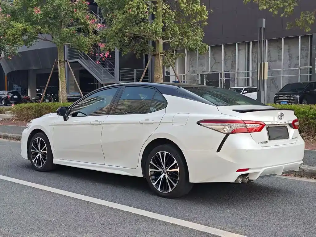 TOYOTA CAMRY