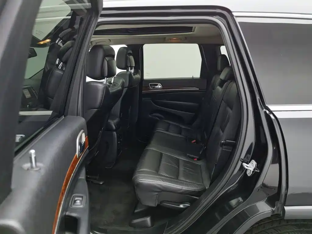 Jeep Grand Cherokee (Import) — миниатюра 15