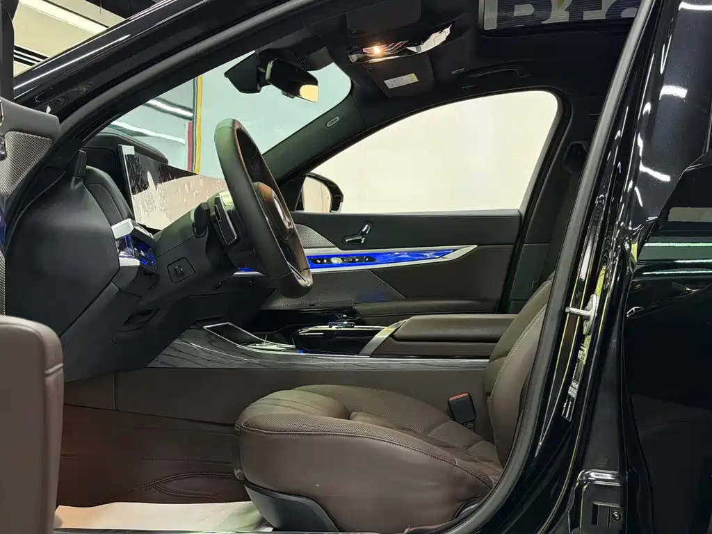 BMW 7 Series — миниатюра 6