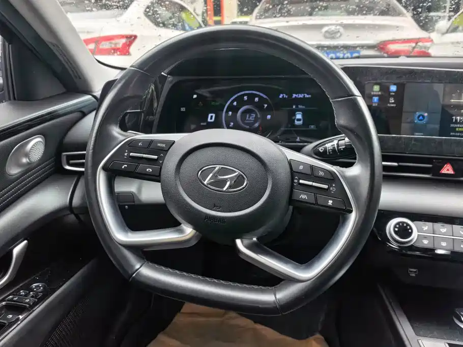 Hyundai Elantra — миниатюра 15