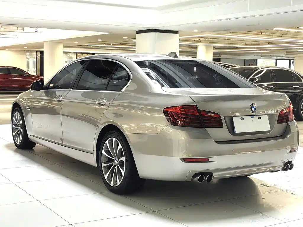 BMW 5 Series — миниатюра 9