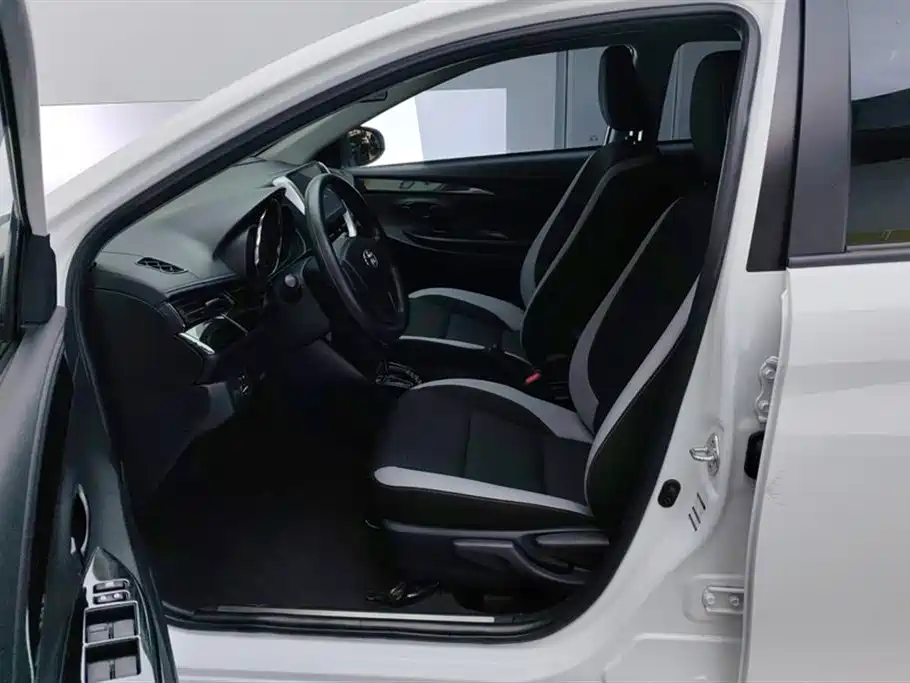 TOYOTA YARIS L ZHIXUAN