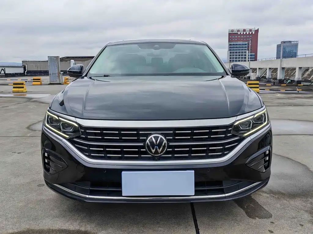 Volkswagen Passat 2023